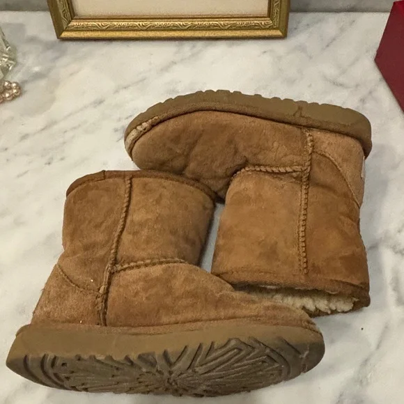 Ugg Kid’s Boots Size 10 - Picture 9 of 10